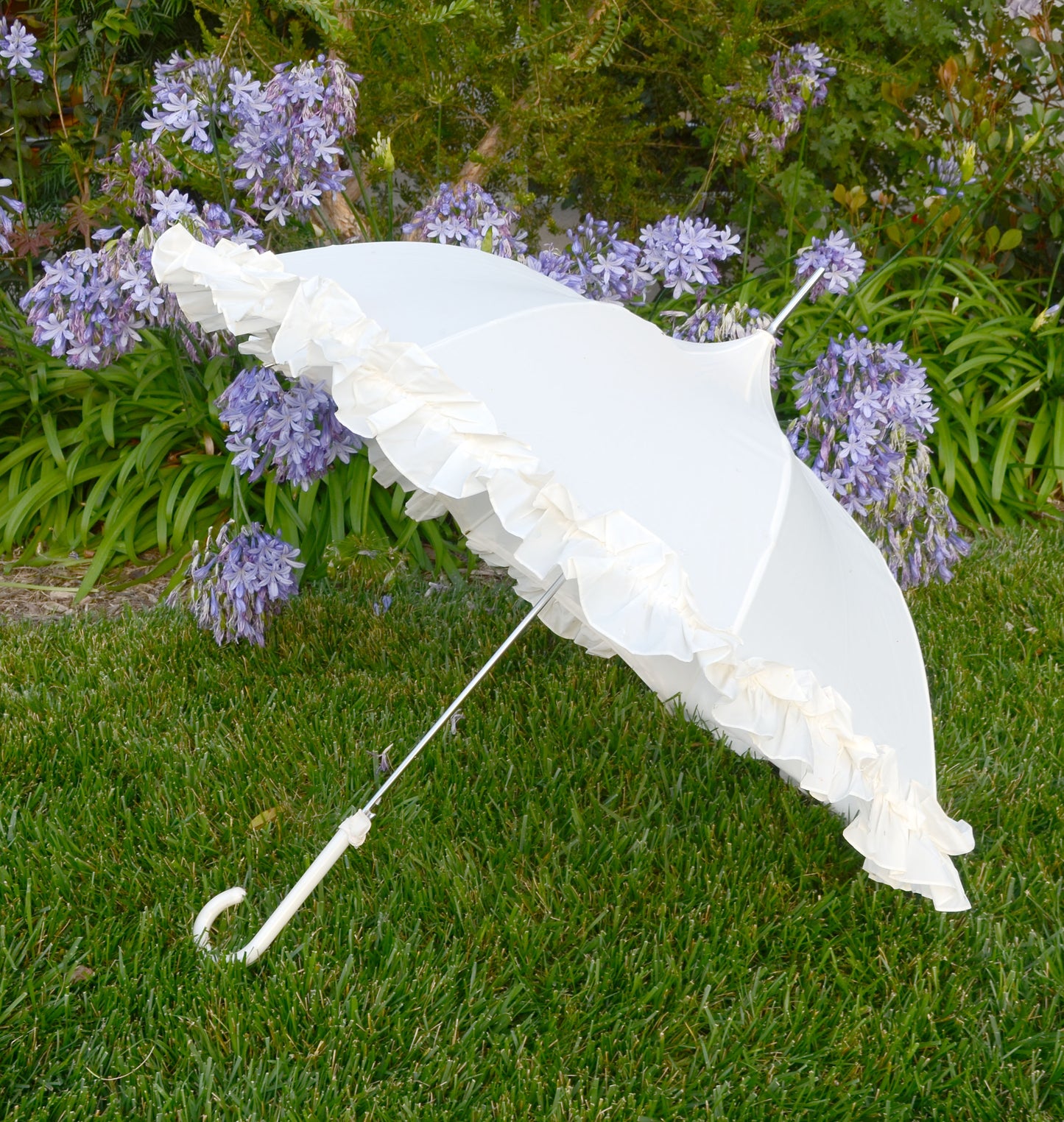 Cream Ruffle Lady Pagoda | Retro Style | Elegant Dome Shaped and Ruffles