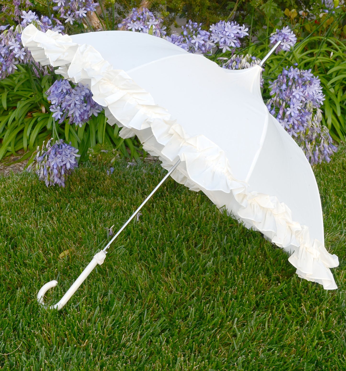 Cream Ruffle Lady Pagoda | Retro Style | Elegant Dome Shaped and Ruffles