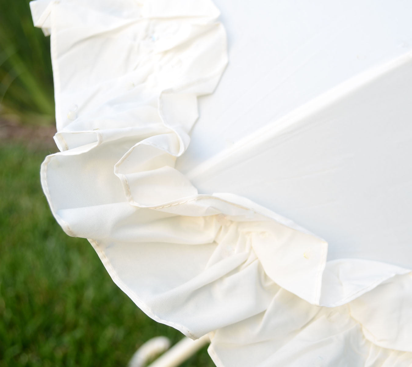 Cream Ruffle Lady Pagoda | Retro Style | Elegant Dome Shaped and Ruffles