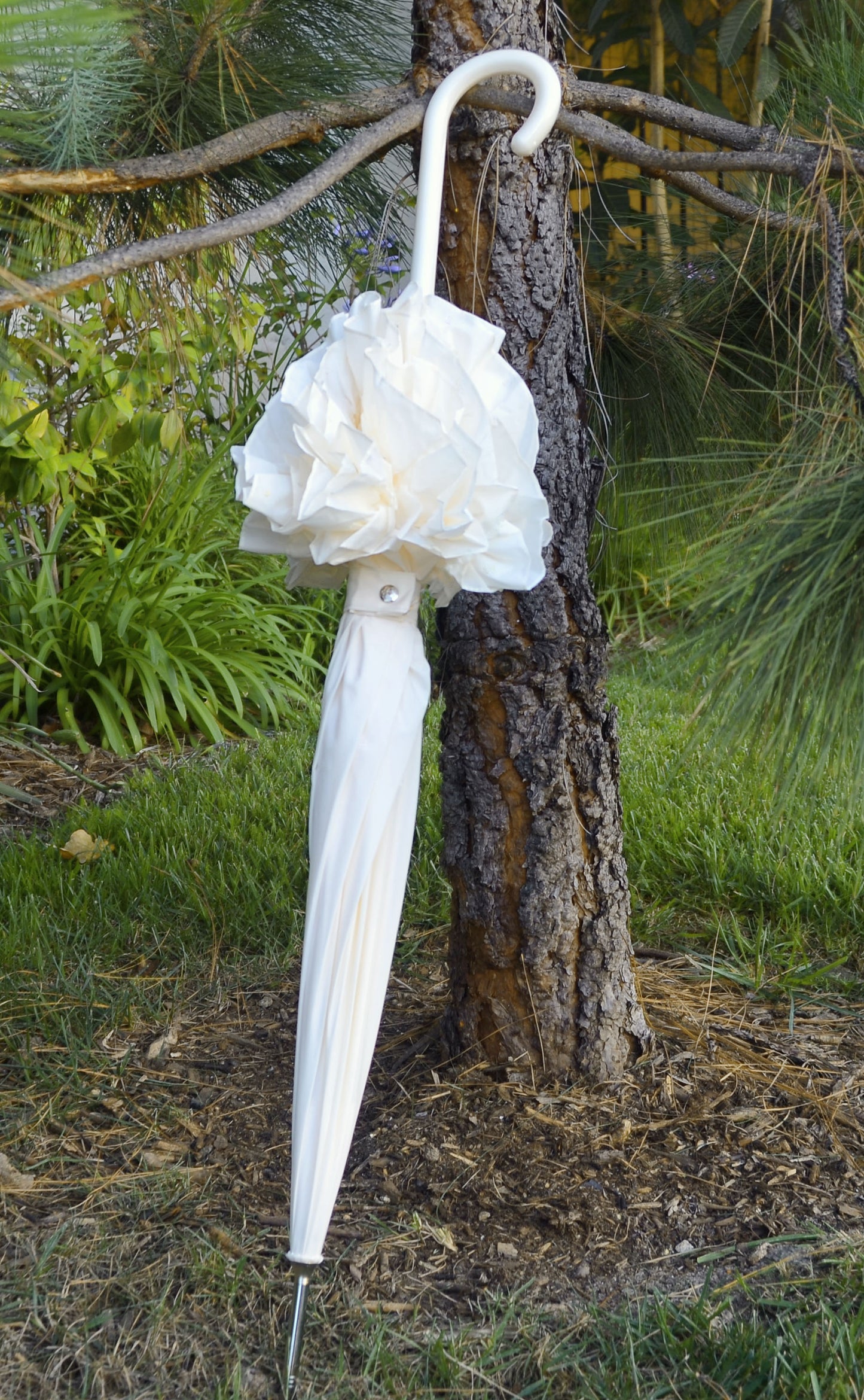 Cream Ruffle Lady Pagoda | Retro Style | Elegant Dome Shaped and Ruffles