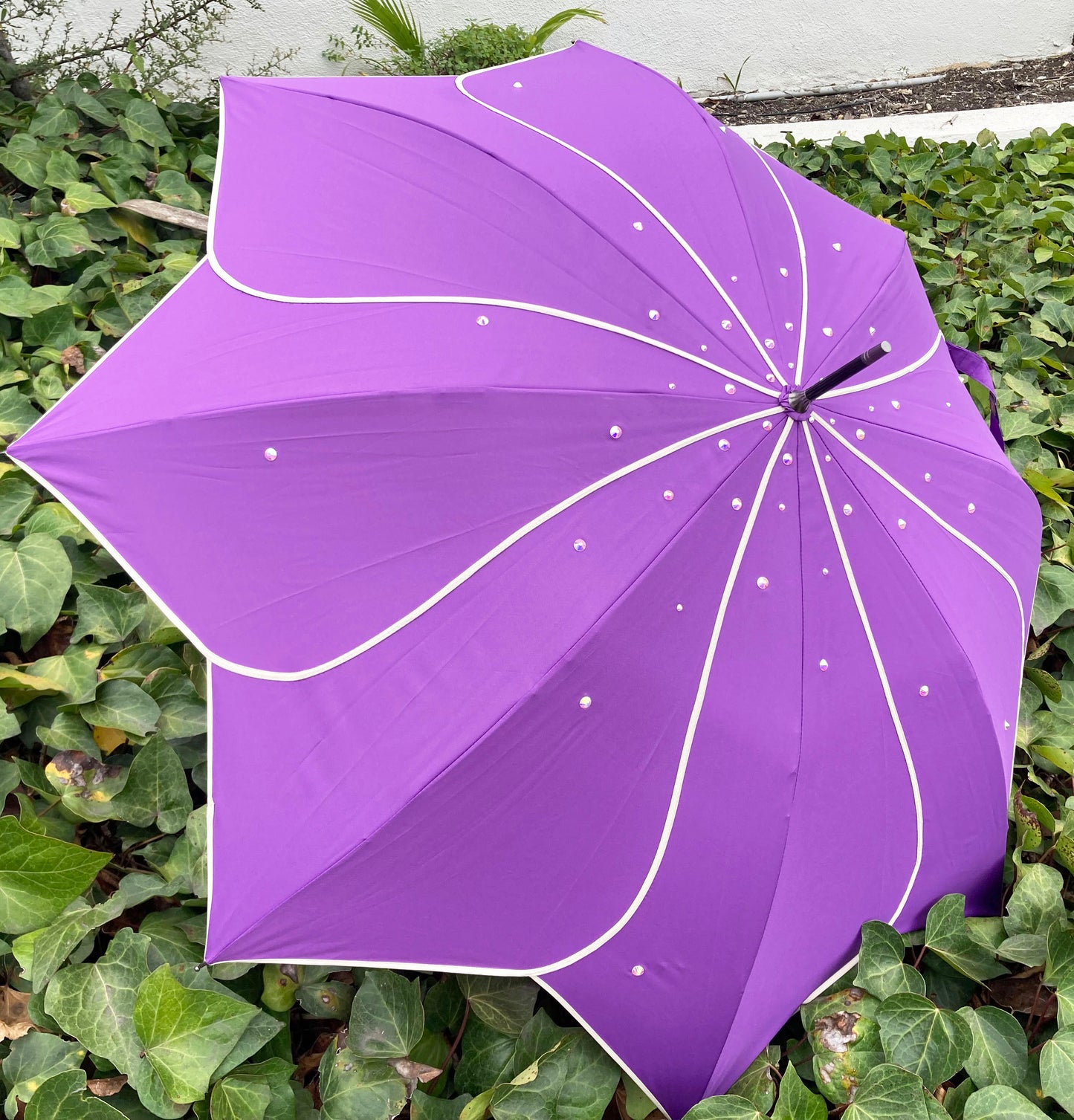 Paraguas morado con forma de espiral y diamantes de imitación de la aurora boreal | Decorado a mano | Resistente al agua y excelente para dar sombra