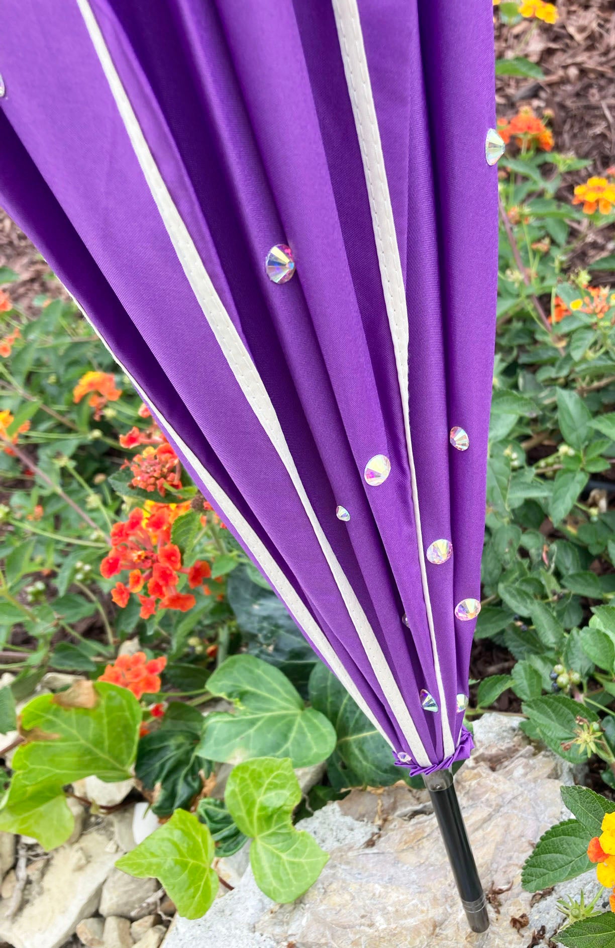 Paraguas morado con forma de espiral y diamantes de imitación de la aurora boreal | Decorado a mano | Resistente al agua y excelente para dar sombra