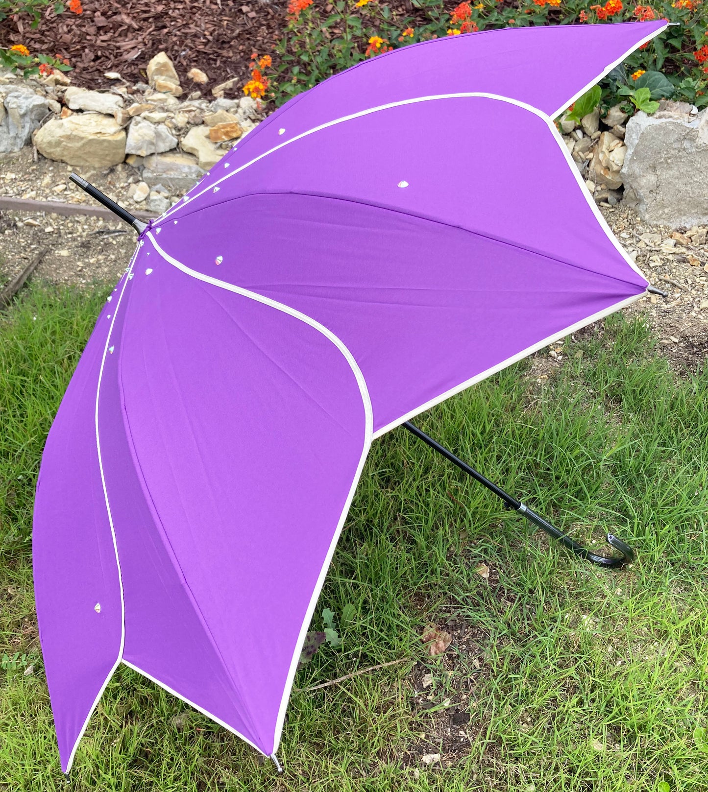 Paraguas morado con forma de espiral y diamantes de imitación de la aurora boreal | Decorado a mano | Resistente al agua y excelente para dar sombra