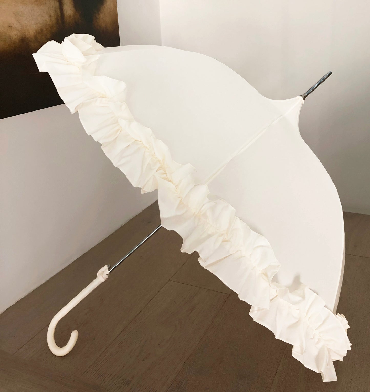 Cream Ruffle Lady Pagoda | Retro Style | Elegant Dome Shaped and Ruffles
