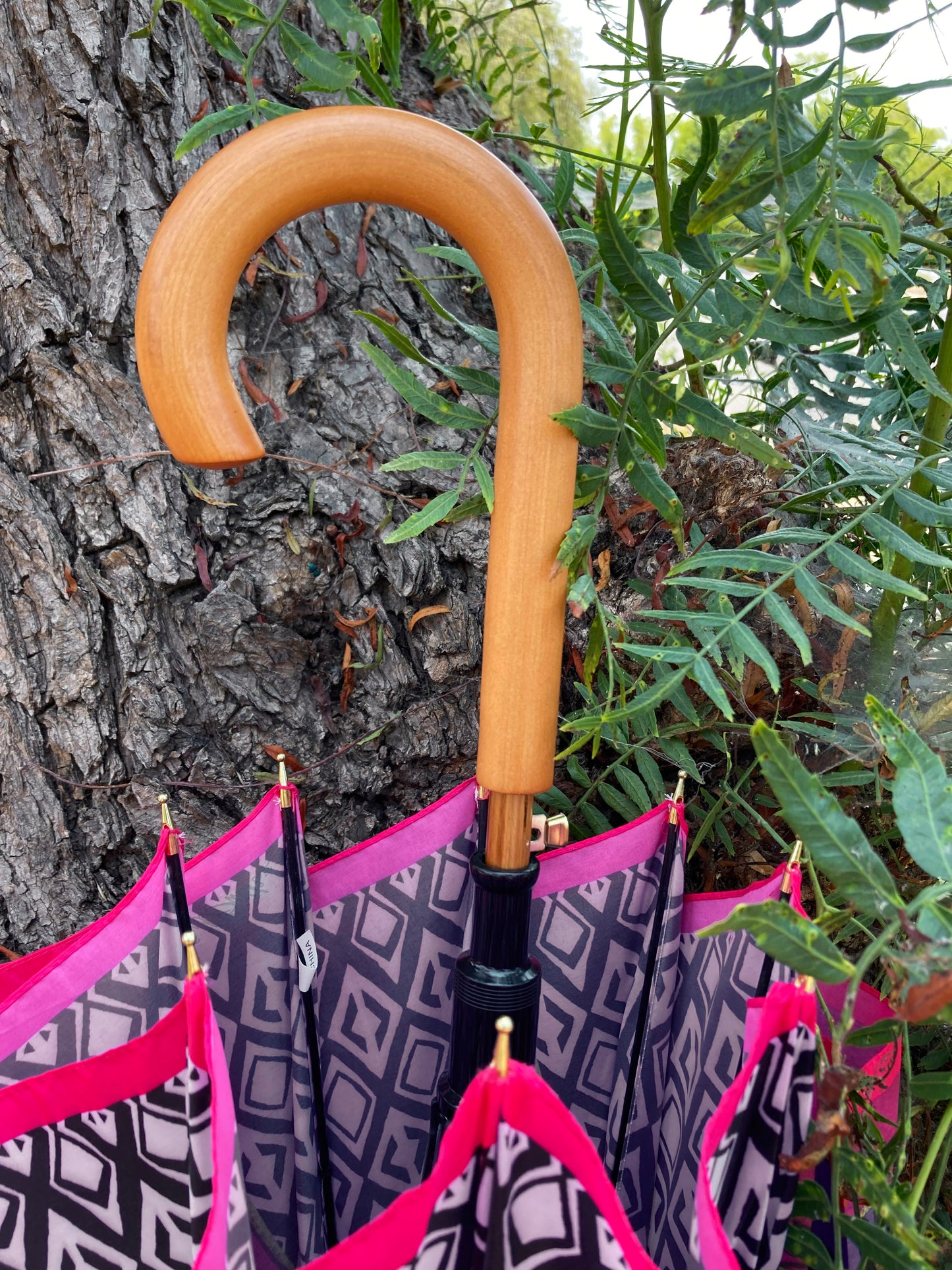 Paraguas fucsia con bigotes de gato | Colección Laurel Burch