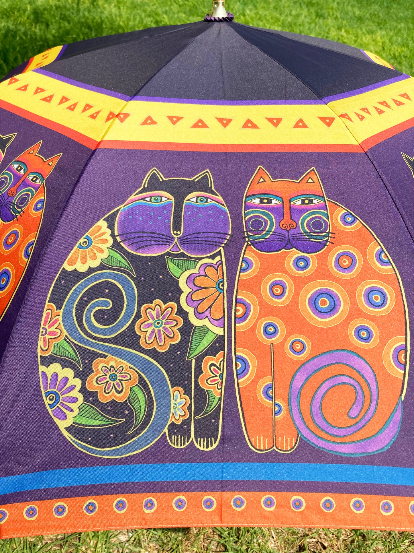 Paraguas con retrato familiar felino | Colección de gatos Laurel Burch