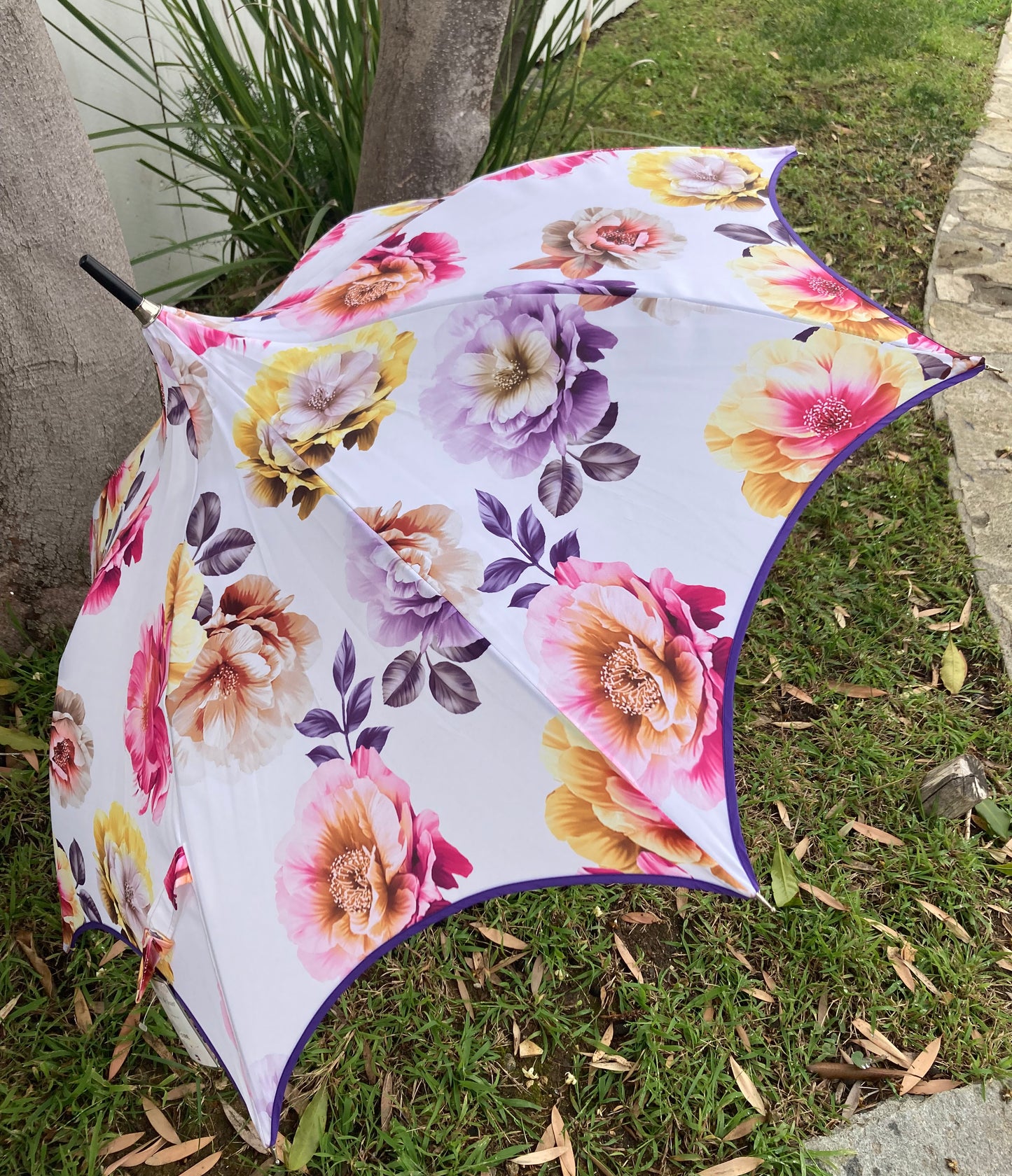 Flores con encanto de Guy de Jean | Paraguas francés de lujo hecho a mano por Guy de Jean | 40 % de descuento