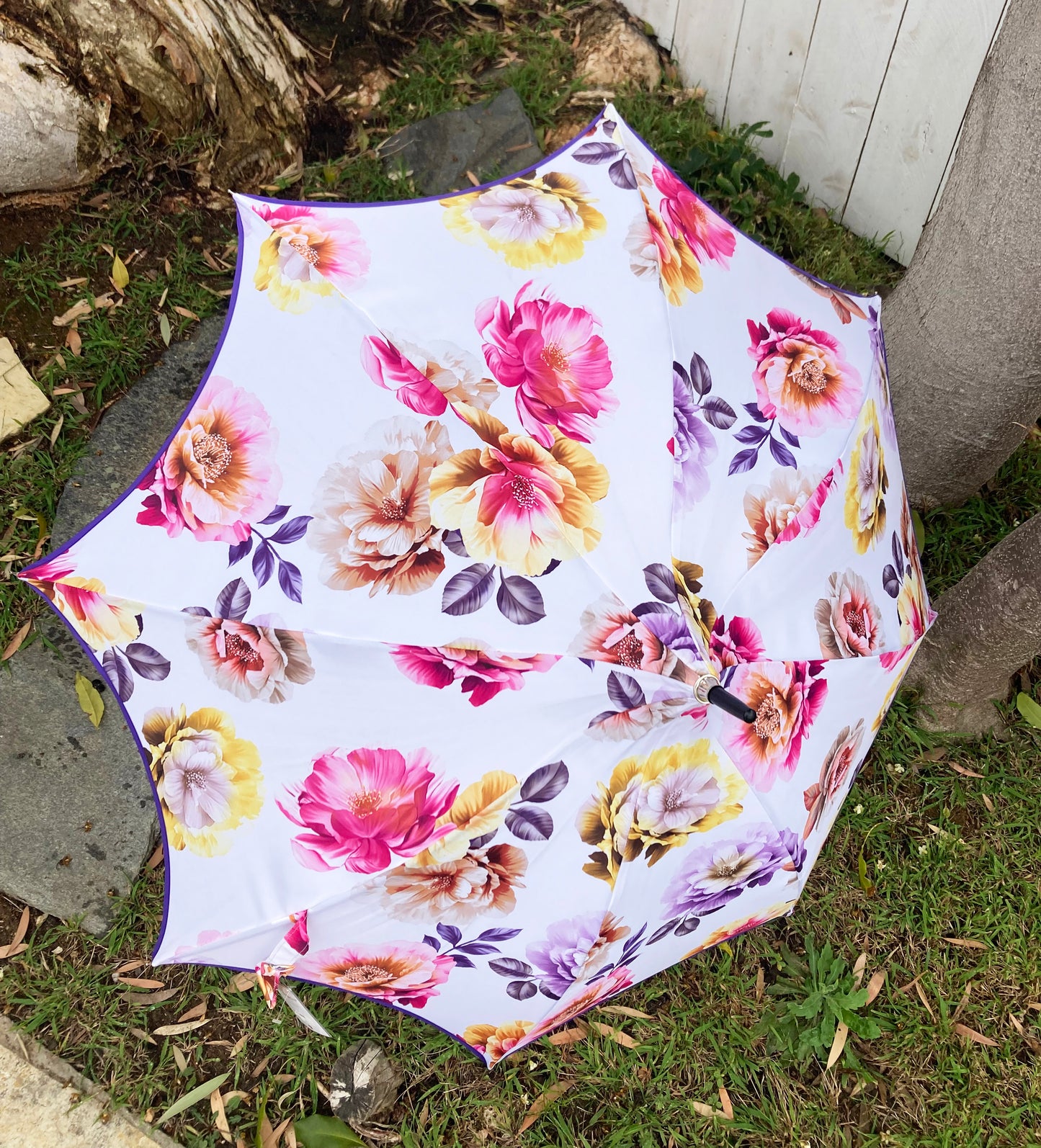 Flores con encanto de Guy de Jean | Paraguas francés de lujo hecho a mano por Guy de Jean | 40 % de descuento