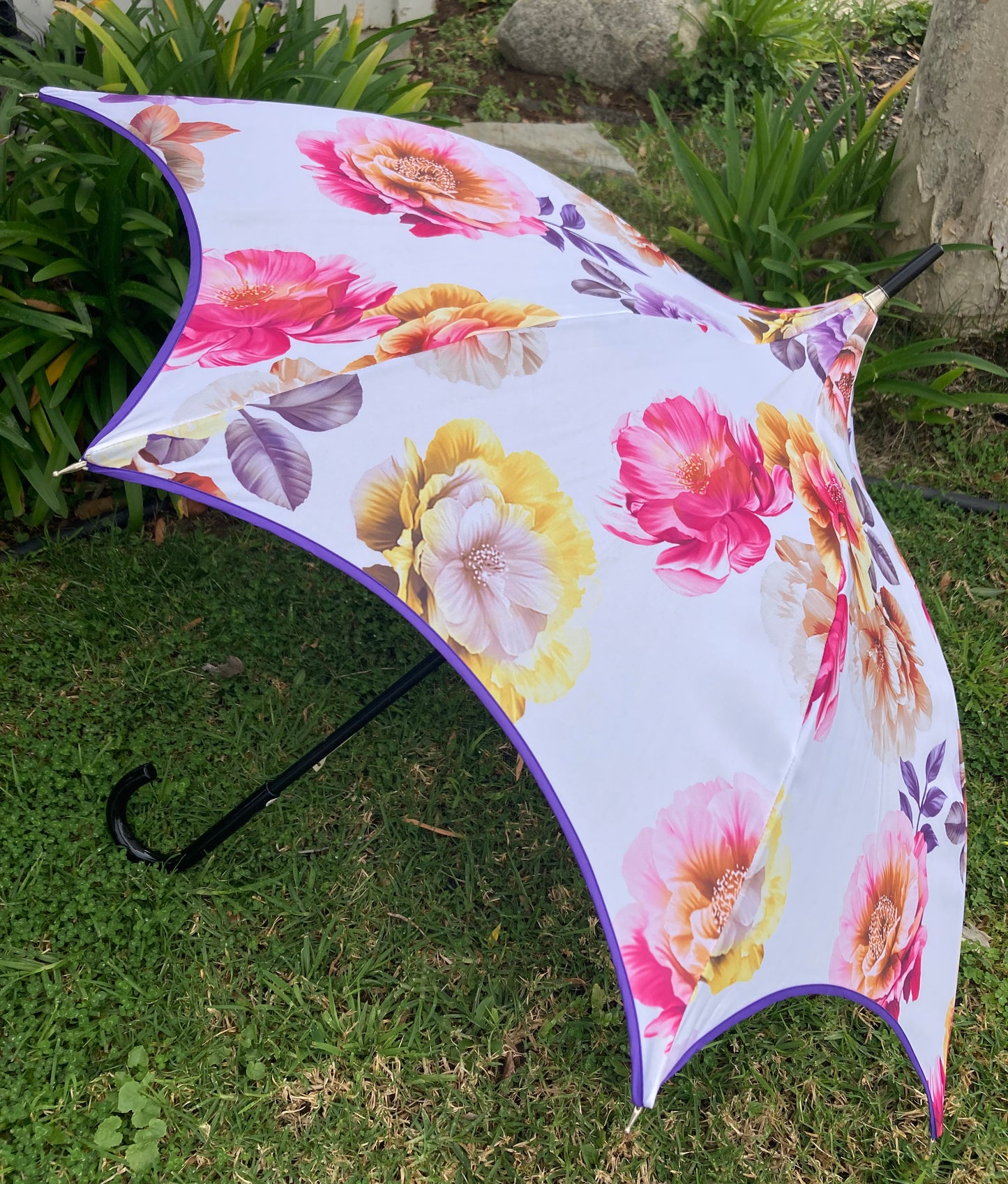 Flores con encanto de Guy de Jean | Paraguas francés de lujo hecho a mano por Guy de Jean | 40 % de descuento
