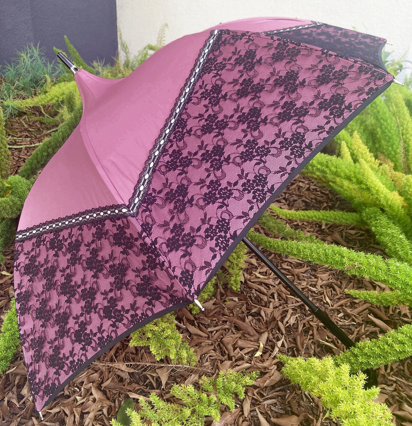 Promenade Pink Anti UV Umbrella By Chantal Thomass | Free Shipping