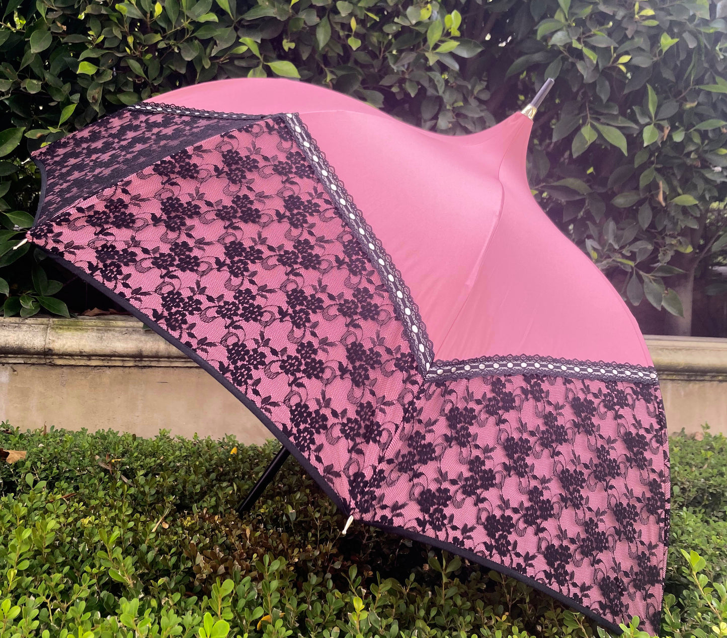 Promenade Pink Anti UV Umbrella By Chantal Thomass | Free Shipping
