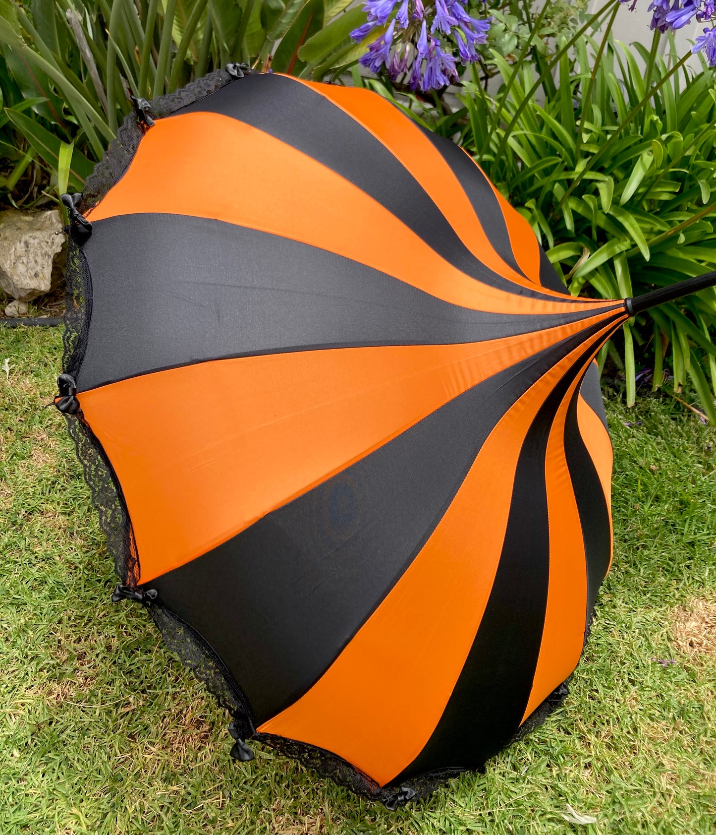 16 Panels Orange and Black Pagoda Umbrella | Ribbons and Lace Trim | Stylish Handle