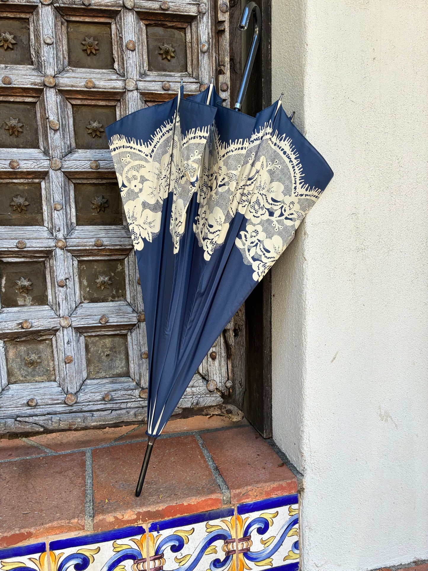Sombrilla estilo inglés con encaje estampado | Toldo en forma de cúpula azul marino