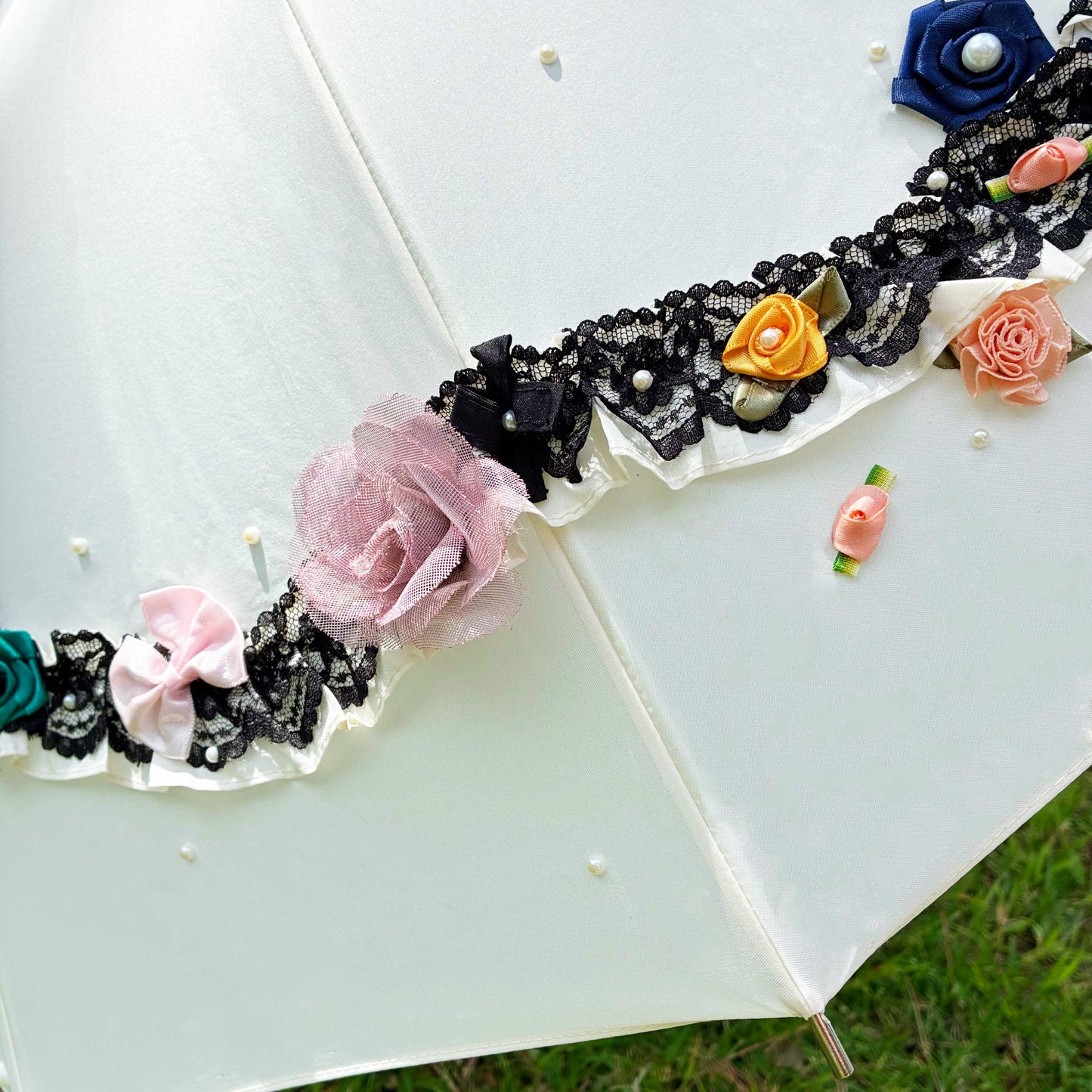 Paraguas Pagoda Dama Color Crema con Adorno | Estilo Retro Lisbeth Dahl Dinamarca