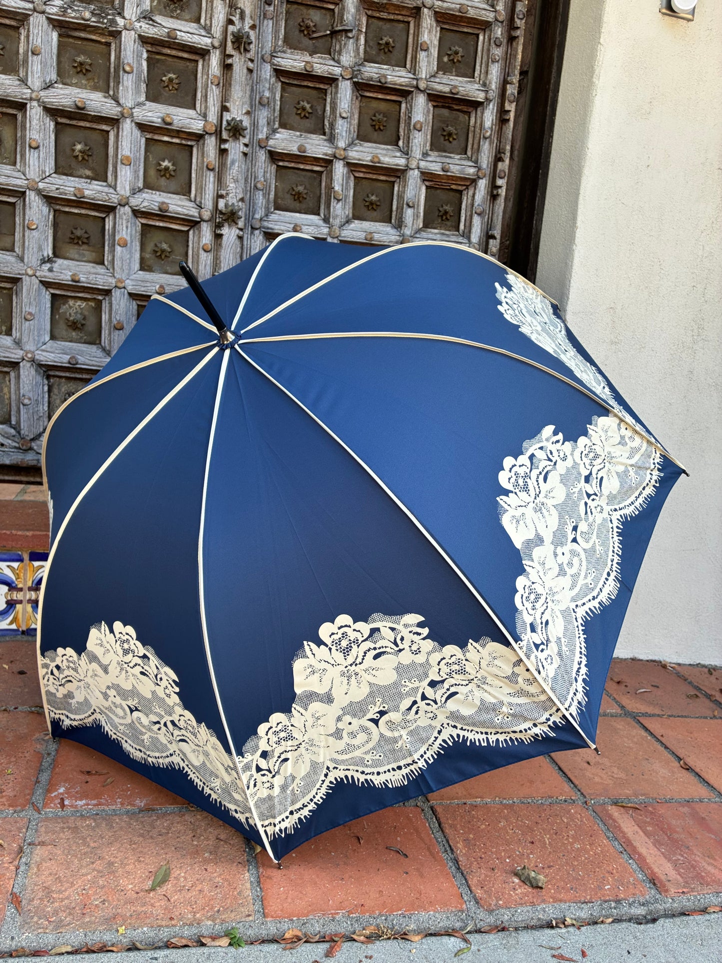 Sombrilla estilo inglés con encaje estampado | Toldo en forma de cúpula azul marino