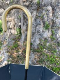 Paraguas con estampado de serpiente dorado metalizado | Cúpula profunda | Protección UV 100 % sombra | Resistente al agua