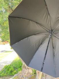 Paraguas con estampado de serpiente dorado metalizado | Cúpula profunda | Protección UV 100 % sombra | Resistente al agua