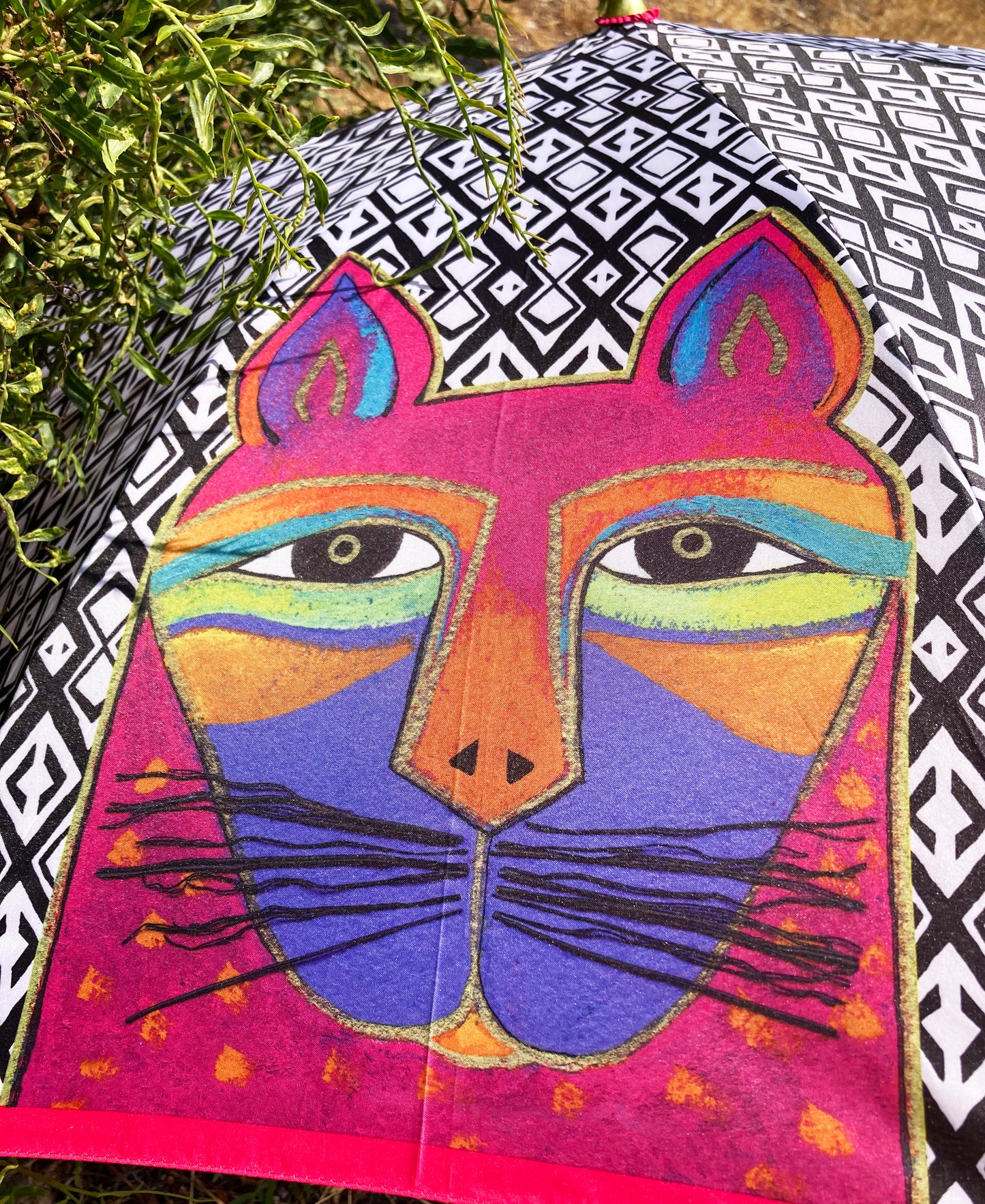 Paraguas fucsia con bigotes de gato | Colección Laurel Burch