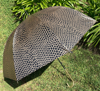 Paraguas con estampado de serpiente dorado metalizado | Cúpula profunda | Protección UV 100 % sombra | Resistente al agua