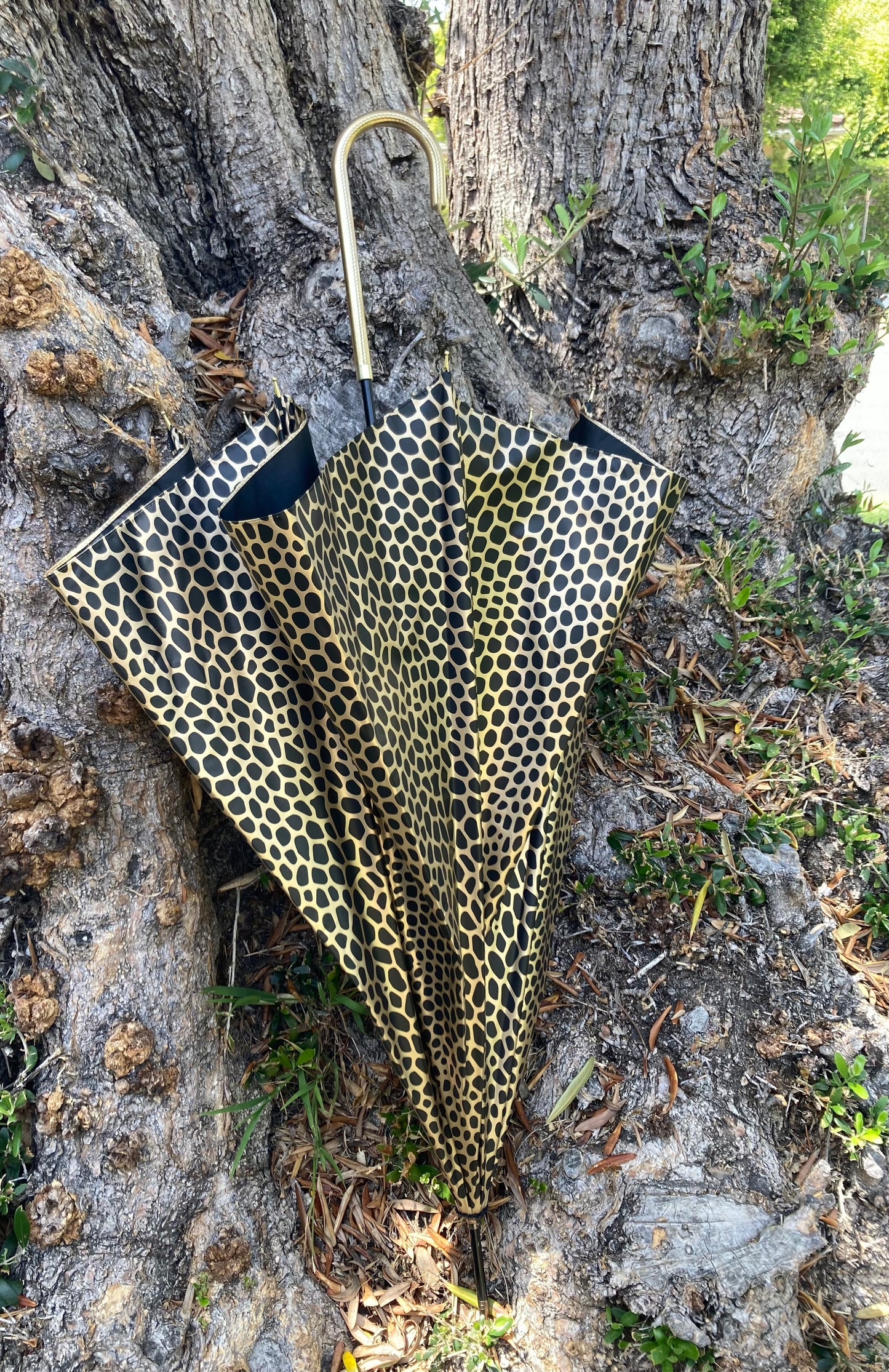 Paraguas con estampado de serpiente dorado metalizado | Cúpula profunda | Protección UV 100 % sombra | Resistente al agua