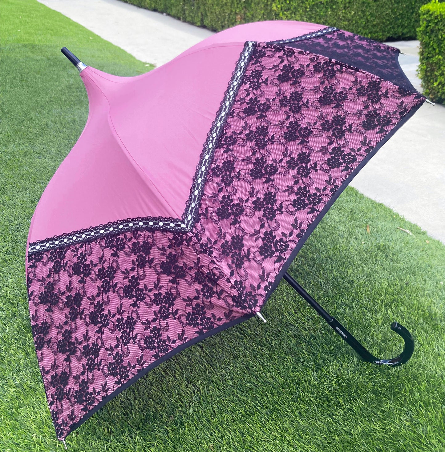 Promenade Pink Anti UV Umbrella By Chantal Thomass | Free Shipping