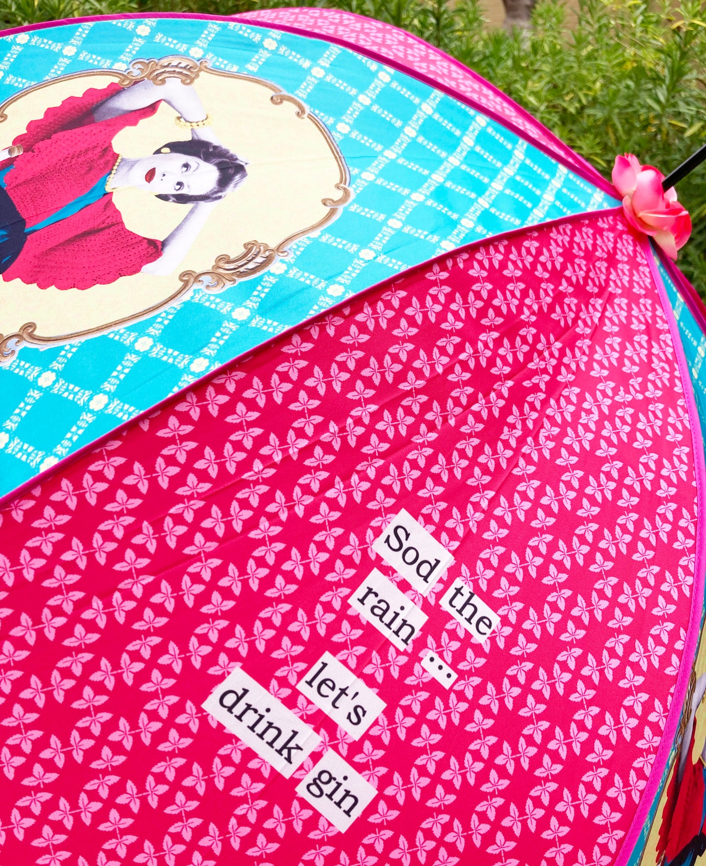 Paraguas Darling Divas | Medallón "Sod The Rain...Let's drink Gin" | Semiautomático | Garantía de un año.