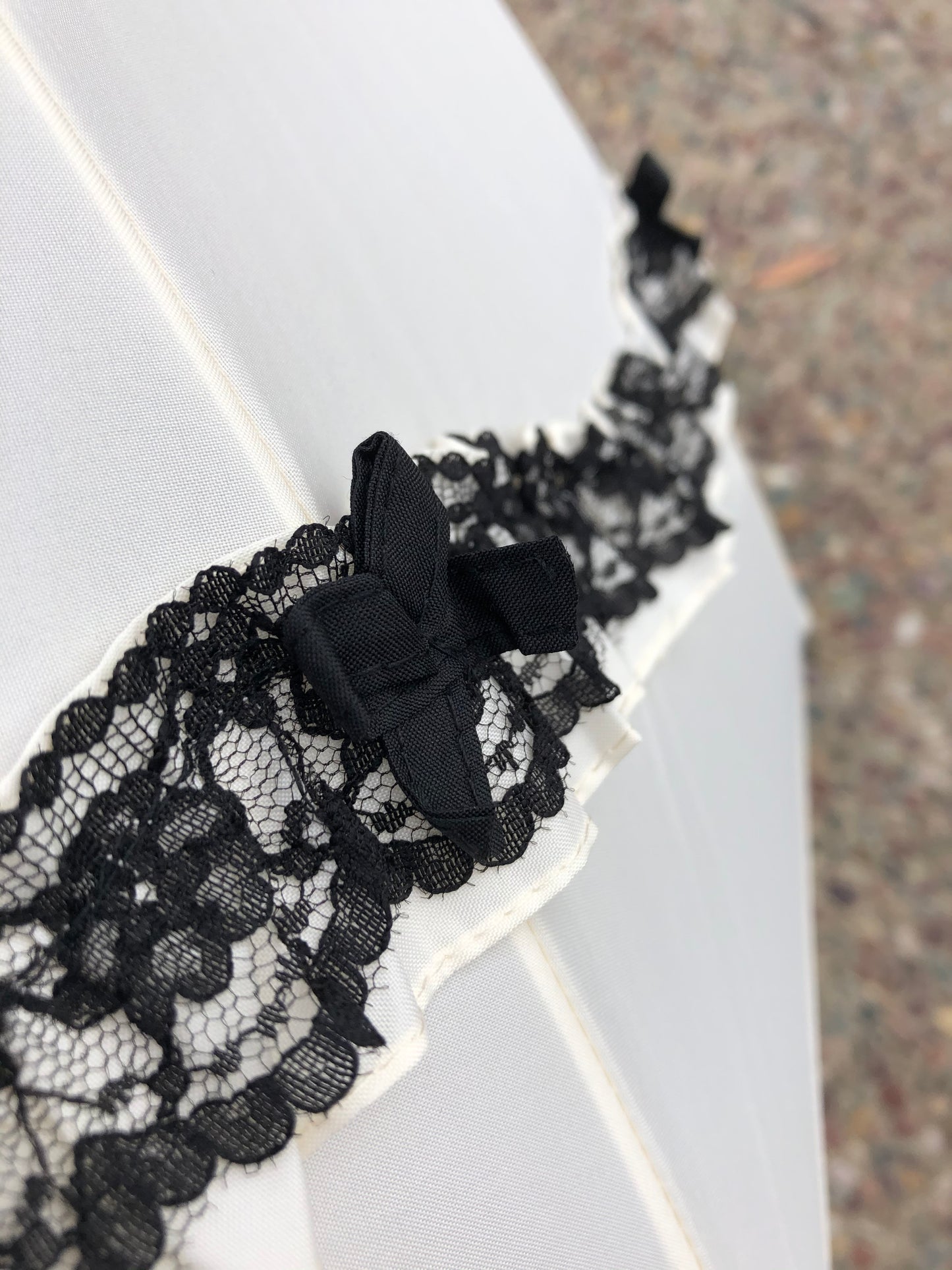 12 Panels Umbrella | Cream and Black Lace Trim With Bows | Beautiful Dome Shape
