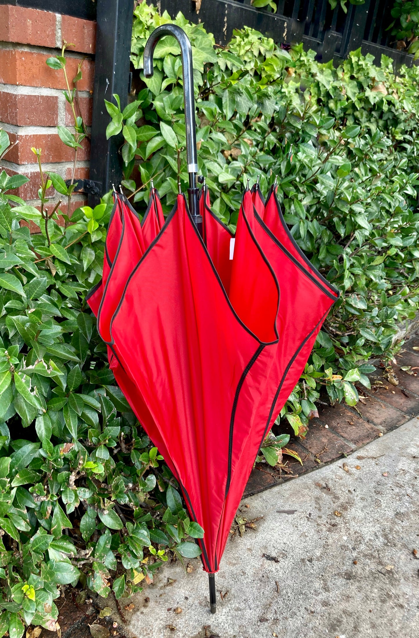 Sporty Swirl Red/Black Umbrella | Fun and Sturdy | Reinforced Ribs