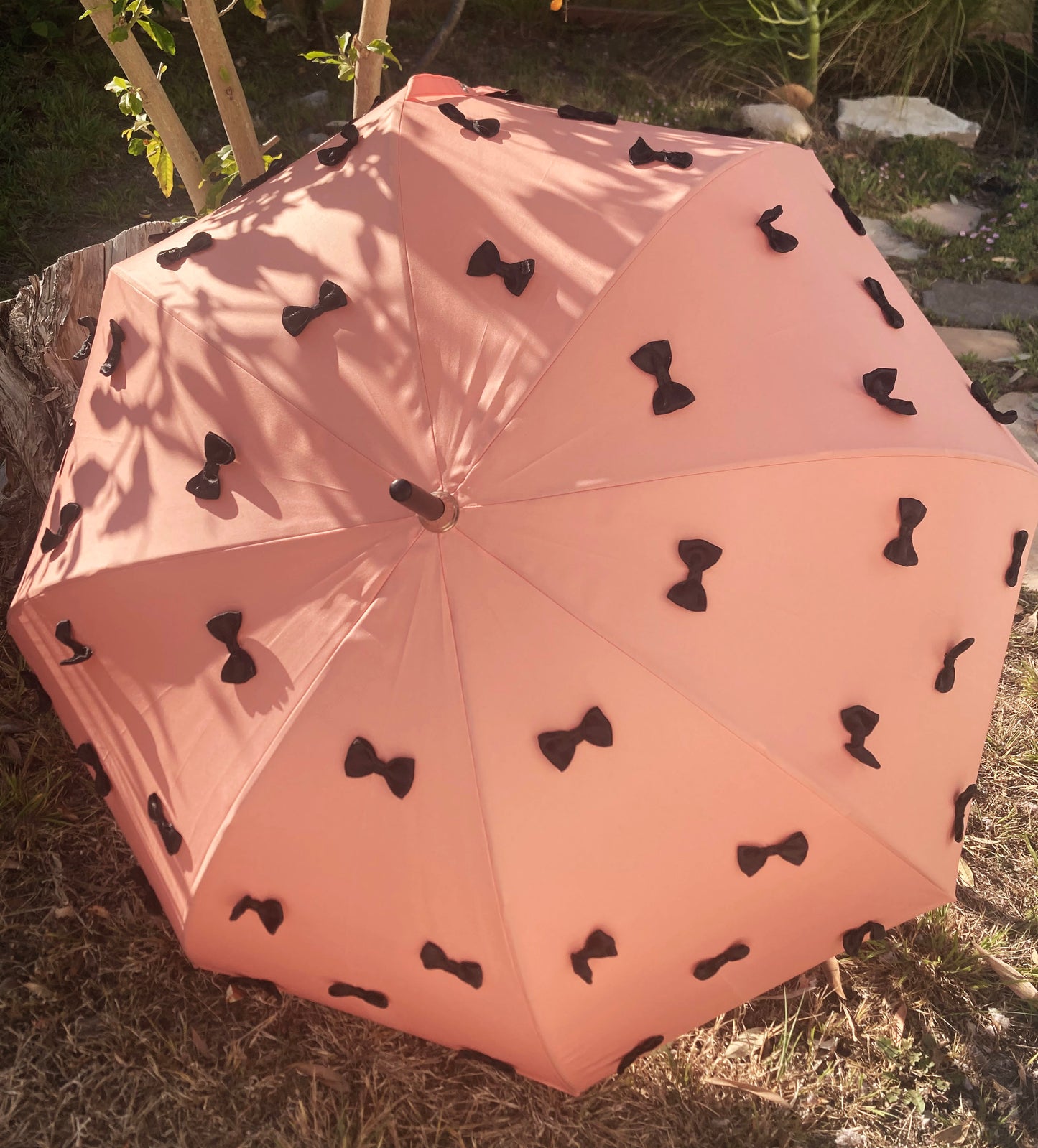 Paraguas Lolita color coral | Lazos de satén negro | Hecho a mano en Francia | Envío gratuito
