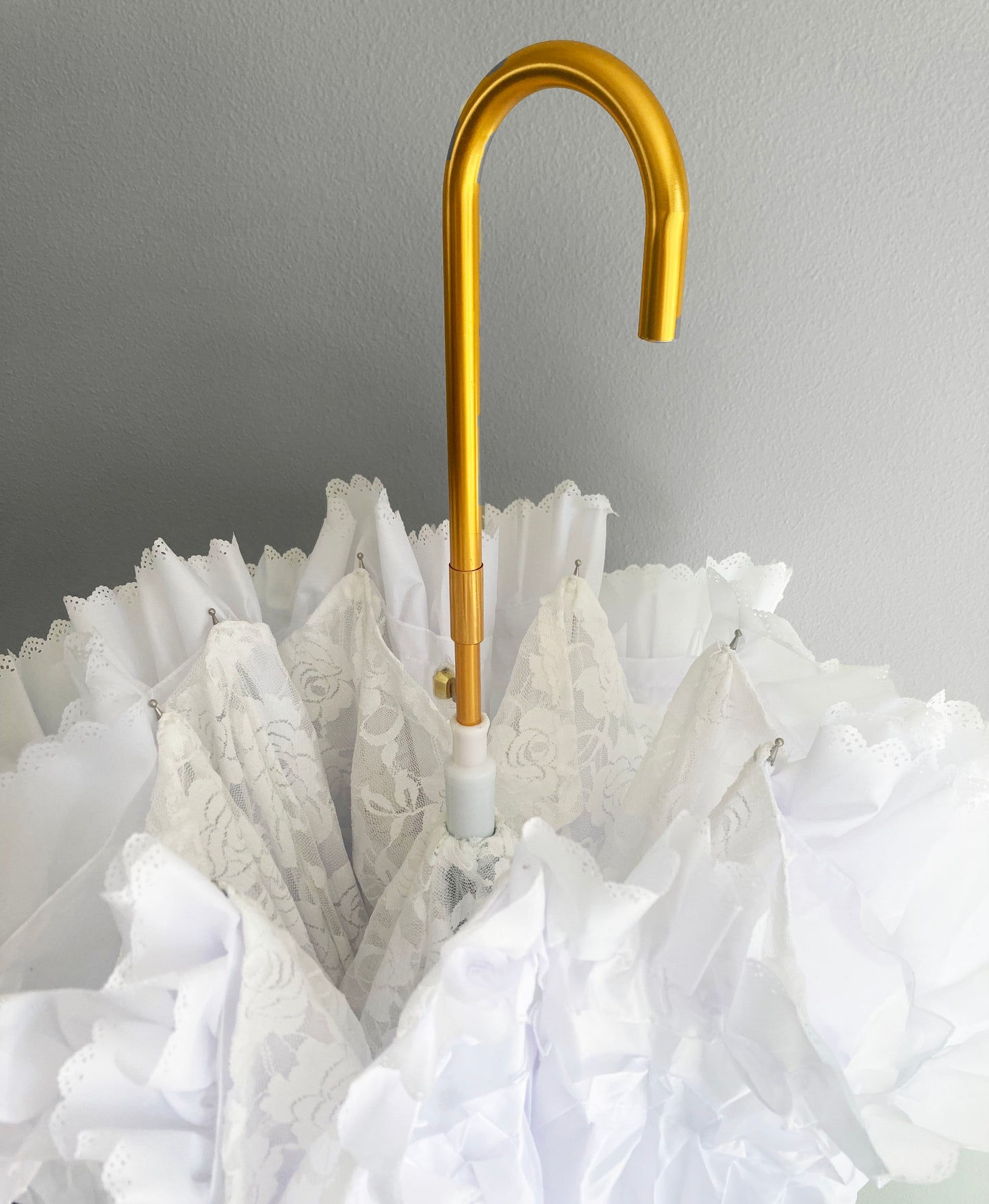 Paraguas Francesca Blanco | Capa interior de encaje con diseño de rosas | Impermeable y con protección solar