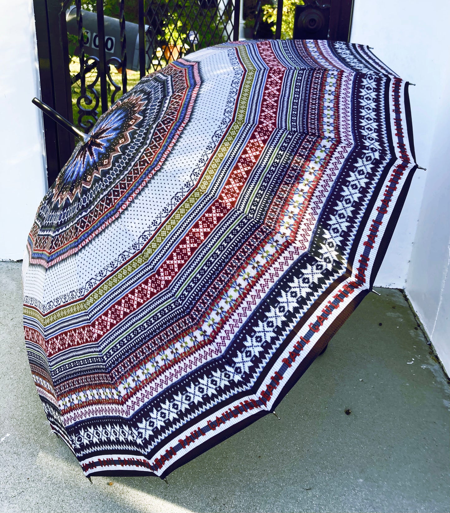 Paraguas Jean Paul Gaultier de 16 varillas | Patrón de punto estilo suroeste, hecho en Francia | Envío gratuito